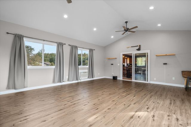 750 Forest Park Drive, Dixon, IL 61021