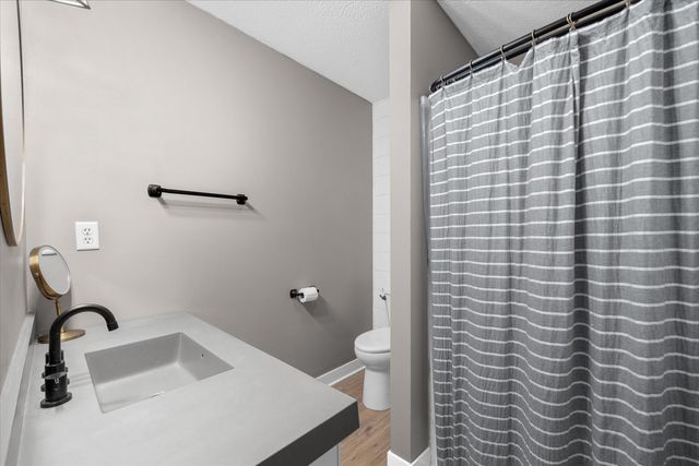 750 Forest Park Drive, Dixon, IL 61021