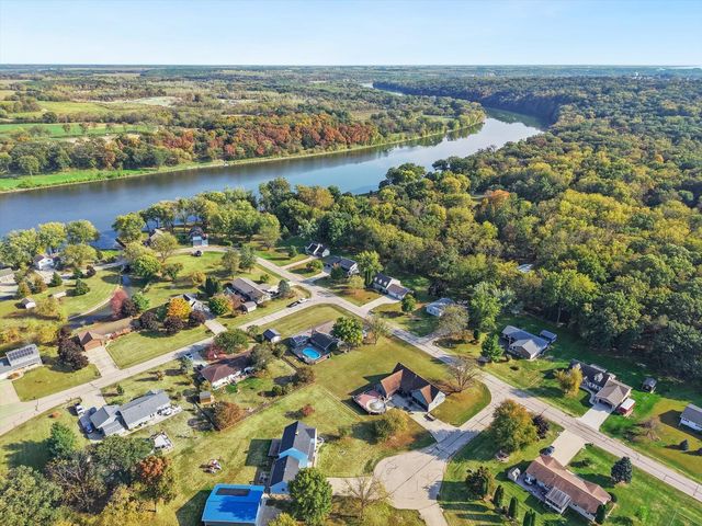 750 Forest Park Drive, Dixon, IL 61021