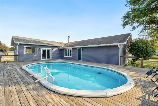 750 Forest Park Drive, Dixon, IL 61021