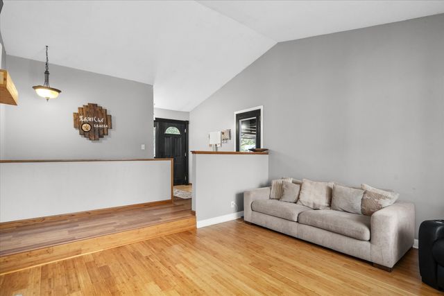 750 Forest Park Drive, Dixon, IL 61021