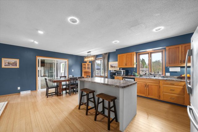 750 Forest Park Drive, Dixon, IL 61021