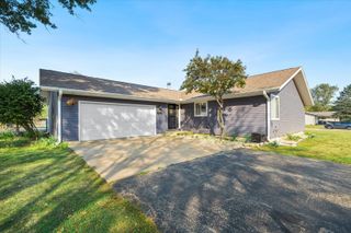 750 Forest Park Drive, Dixon, IL 61021