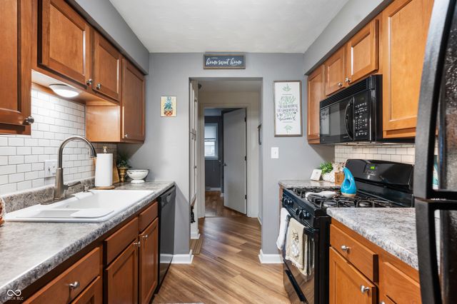 902 South Street, Shirley, IN 47384