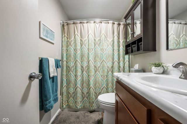 902 South Street, Shirley, IN 47384