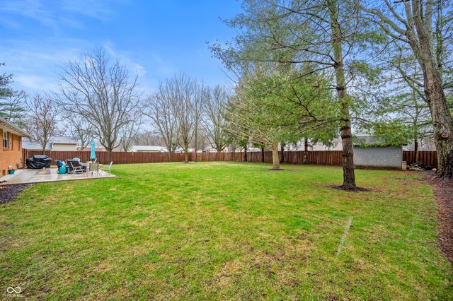 902 South Street, Shirley, IN 47384