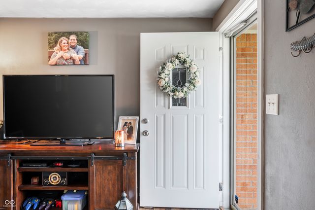 902 South Street, Shirley, IN 47384