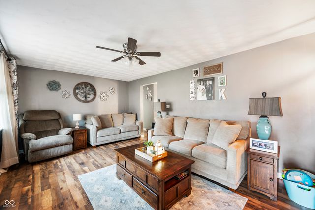 902 South Street, Shirley, IN 47384