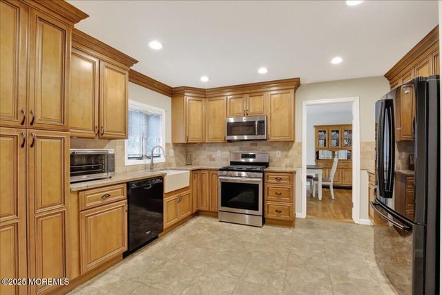 3 Amanda Court, East Brunswick, NJ 08816