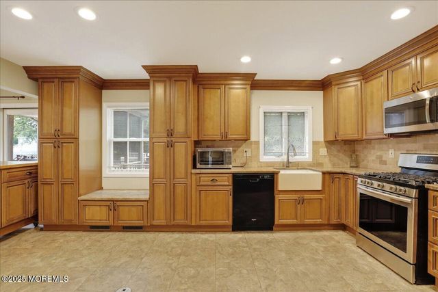 3 Amanda Court, East Brunswick, NJ 08816