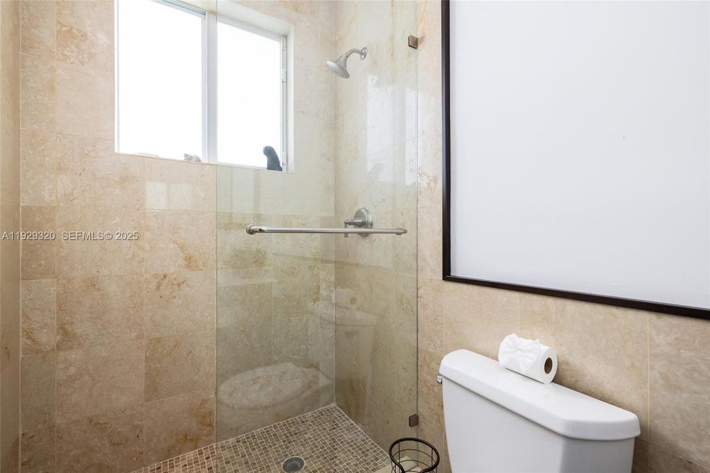 Image 33 of property listing at 107 Hilson Ct, Tavernier, FL 33070