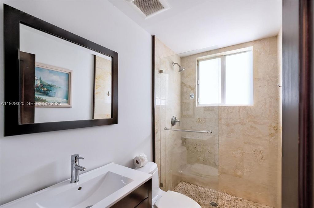 Image 36 of property listing at 107 Hilson Ct, Tavernier, FL 33070