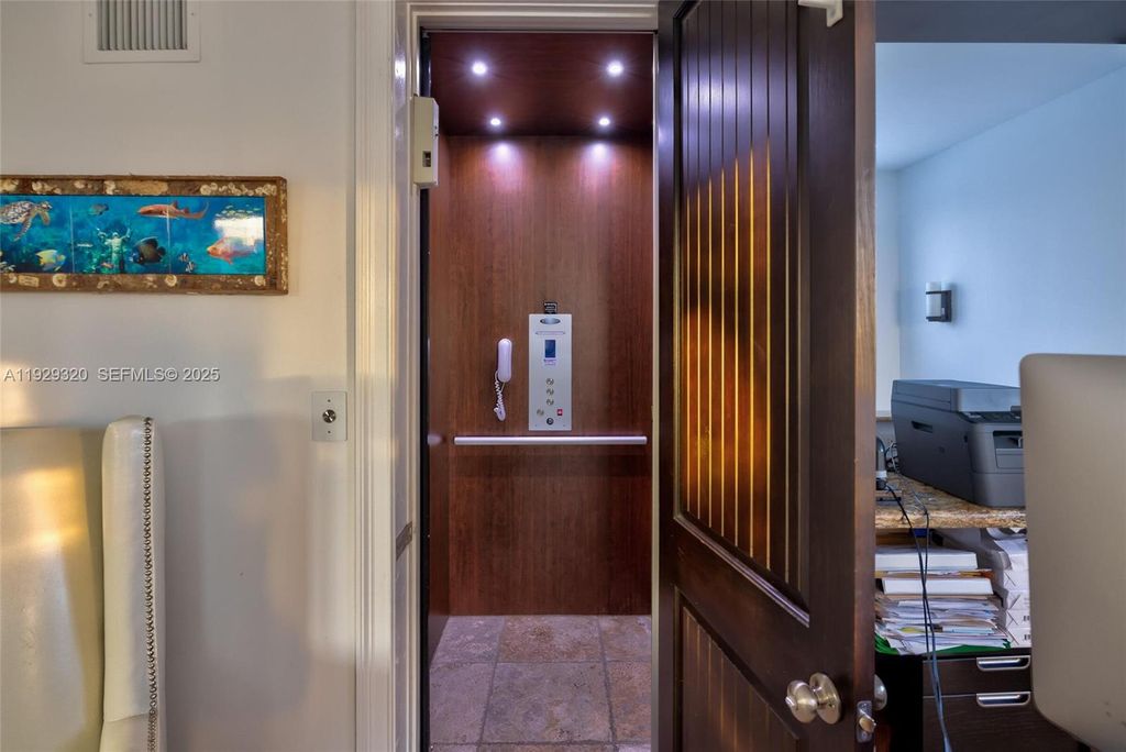 Image 39 of property listing at 107 Hilson Ct, Tavernier, FL 33070