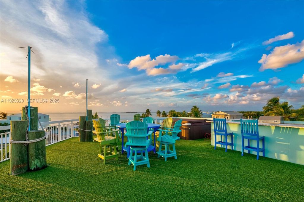 Image 45 of property listing at 107 Hilson Ct, Tavernier, FL 33070