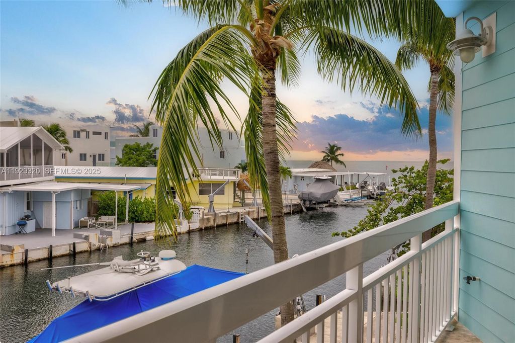 Image 54 of property listing at 107 Hilson Ct, Tavernier, FL 33070