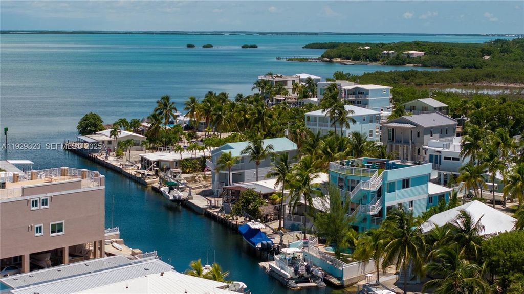 Image 60 of property listing at 107 Hilson Ct, Tavernier, FL 33070