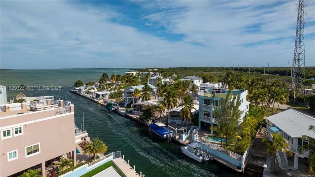 Image 62 of property listing at 107 Hilson Ct, Tavernier, FL 33070