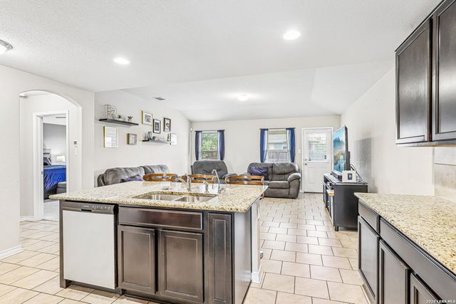 12335 ERSTEIN VLY, Selma, TX 78154