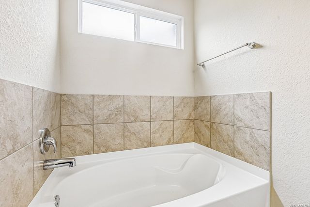 12335 ERSTEIN VLY, Selma, TX 78154