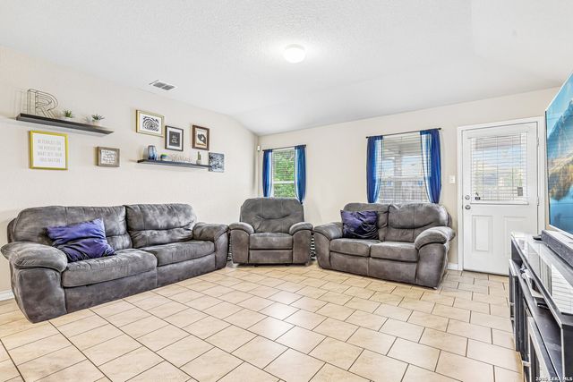 12335 ERSTEIN VLY, Selma, TX 78154
