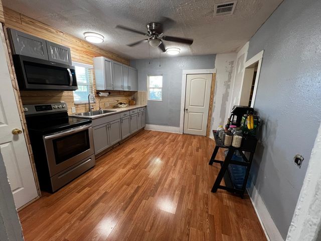 201 S Post Oak Street, Winnsboro, TX 75494