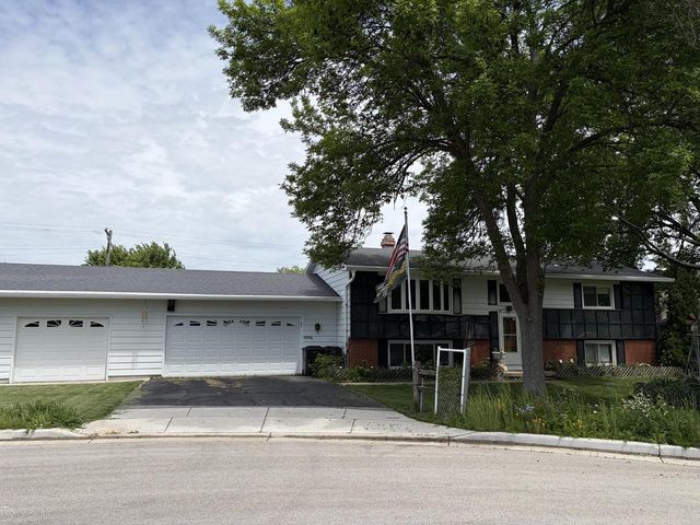 407 Glenview COURT, Fort Atkinson, WI 53538