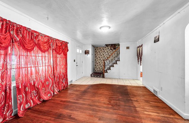 135 Emerson St, Springfield, MA 01118