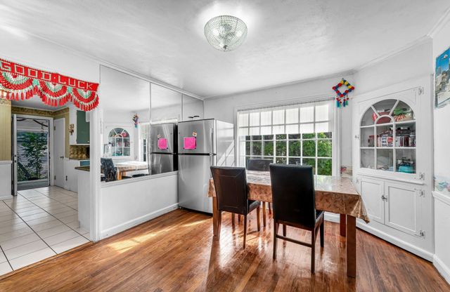 135 Emerson St, Springfield, MA 01118