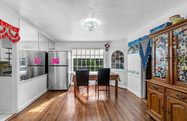 135 Emerson St, Springfield, MA 01118