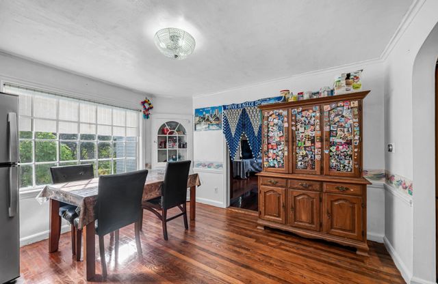 135 Emerson St, Springfield, MA 01118