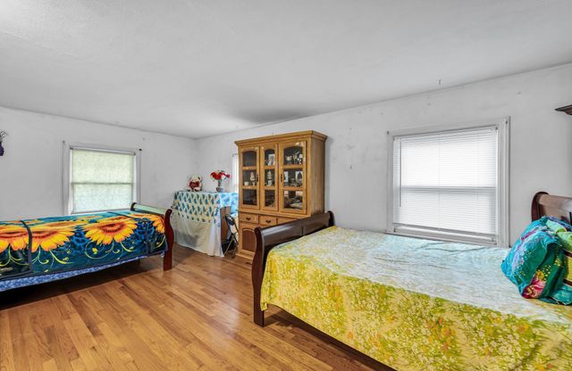 135 Emerson St, Springfield, MA 01118