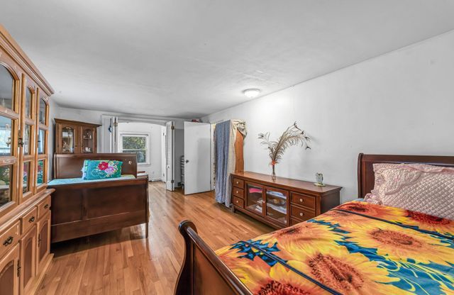135 Emerson St, Springfield, MA 01118