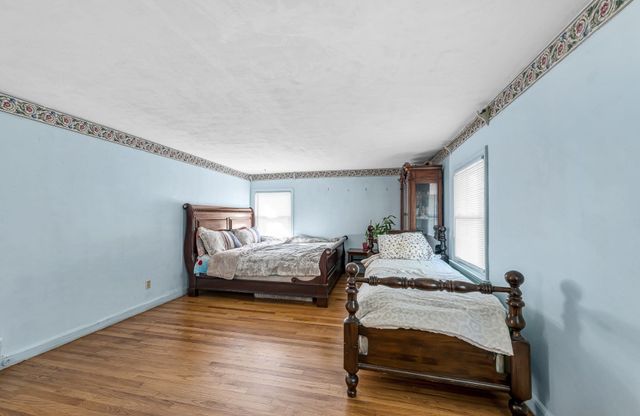135 Emerson St, Springfield, MA 01118