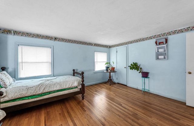 135 Emerson St, Springfield, MA 01118