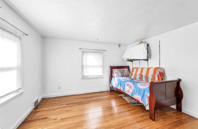 135 Emerson St, Springfield, MA 01118