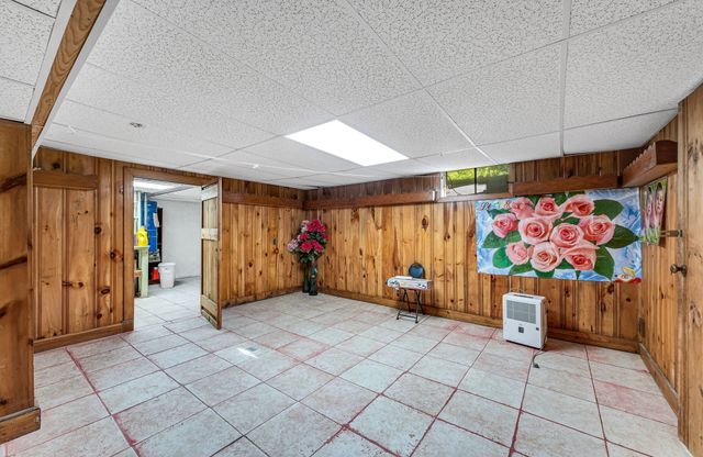 135 Emerson St, Springfield, MA 01118
