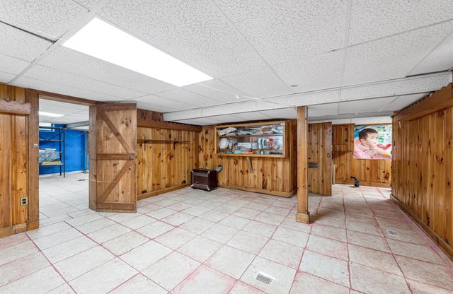 135 Emerson St, Springfield, MA 01118