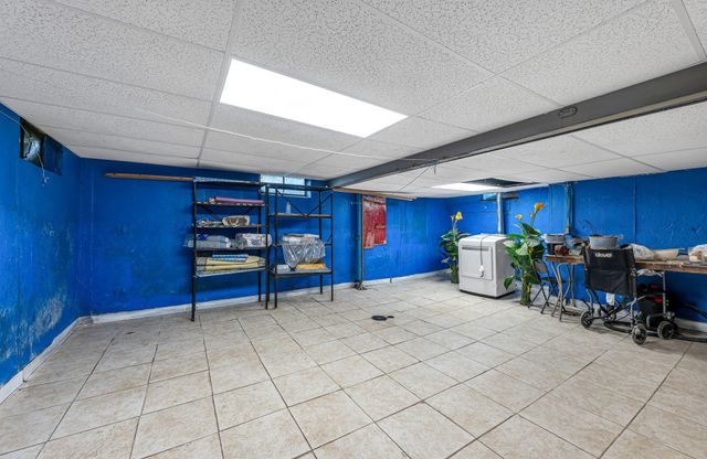 135 Emerson St, Springfield, MA 01118