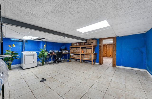 135 Emerson St, Springfield, MA 01118