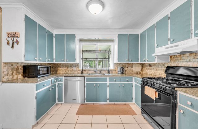135 Emerson St, Springfield, MA 01118