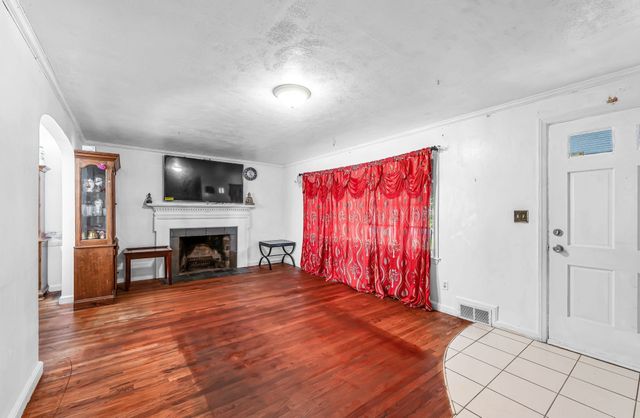 135 Emerson St, Springfield, MA 01118