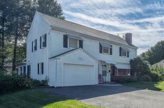135 Emerson St, Springfield, MA 01118