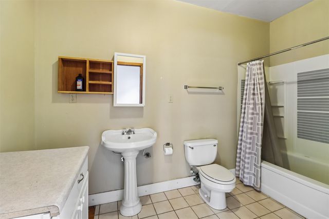 1047 Martin Luther King Jr Parkway, Des Moines, IA 50314