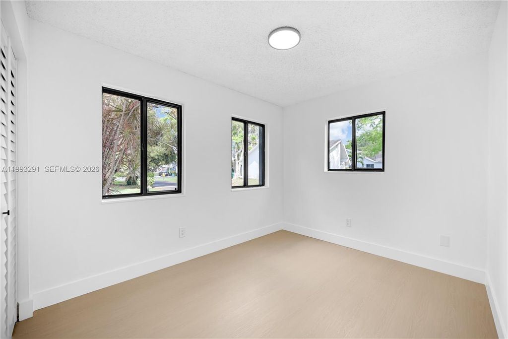 Image 13 of property listing at 13608 SW 286th Ter, Homestead, FL 33033