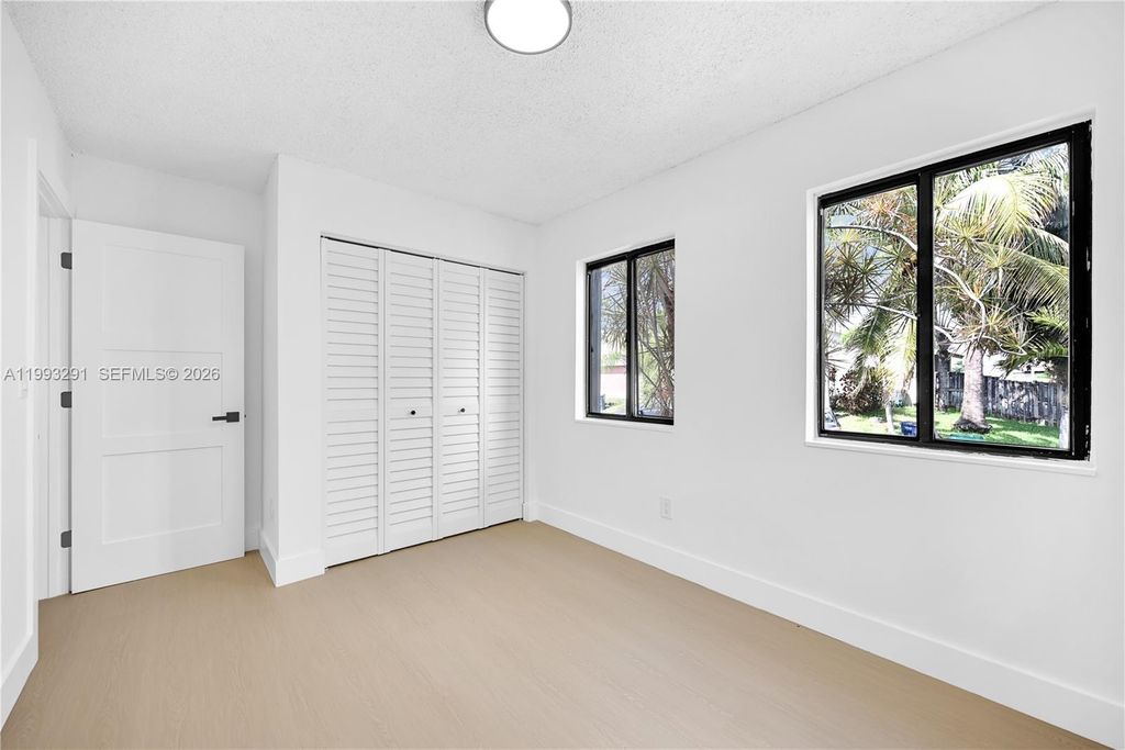 Image 14 of property listing at 13608 SW 286th Ter, Homestead, FL 33033