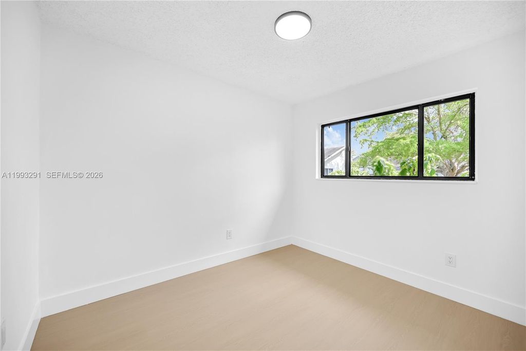 Image 17 of property listing at 13608 SW 286th Ter, Homestead, FL 33033