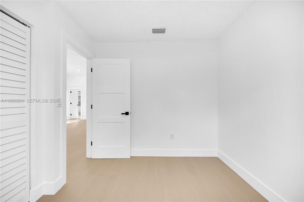 Image 19 of property listing at 13608 SW 286th Ter, Homestead, FL 33033