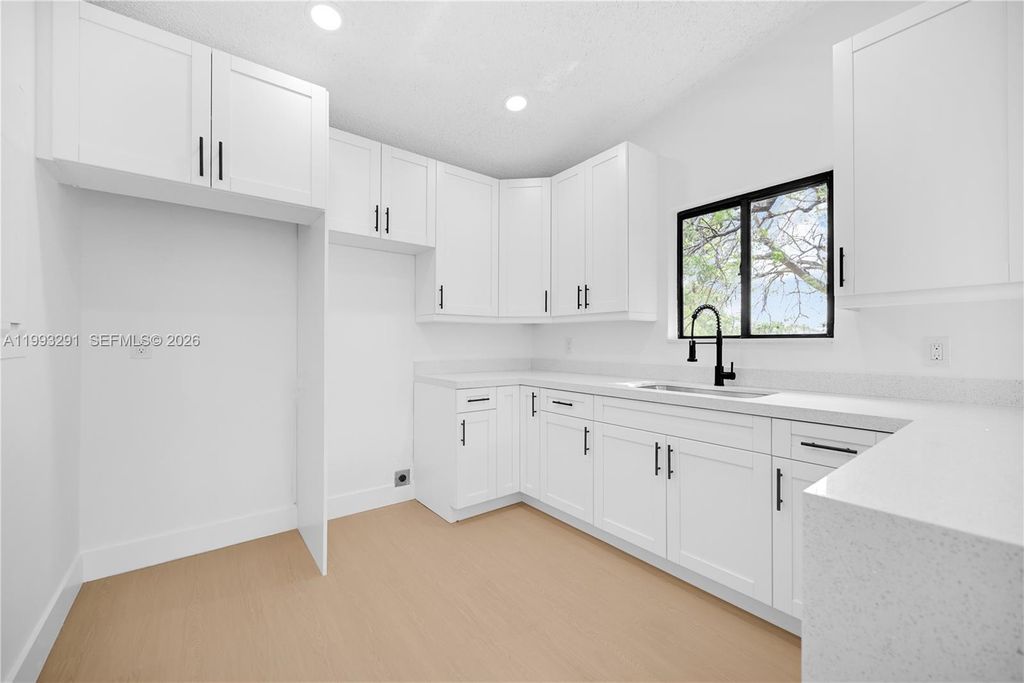 Image 20 of property listing at 13608 SW 286th Ter, Homestead, FL 33033