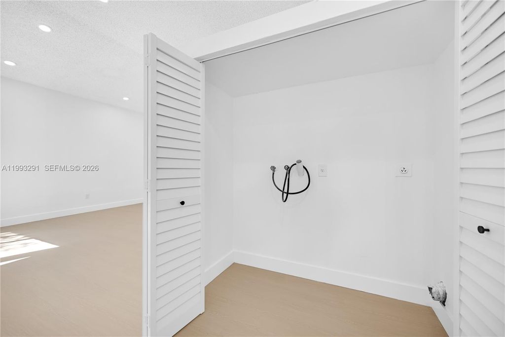 Image 23 of property listing at 13608 SW 286th Ter, Homestead, FL 33033