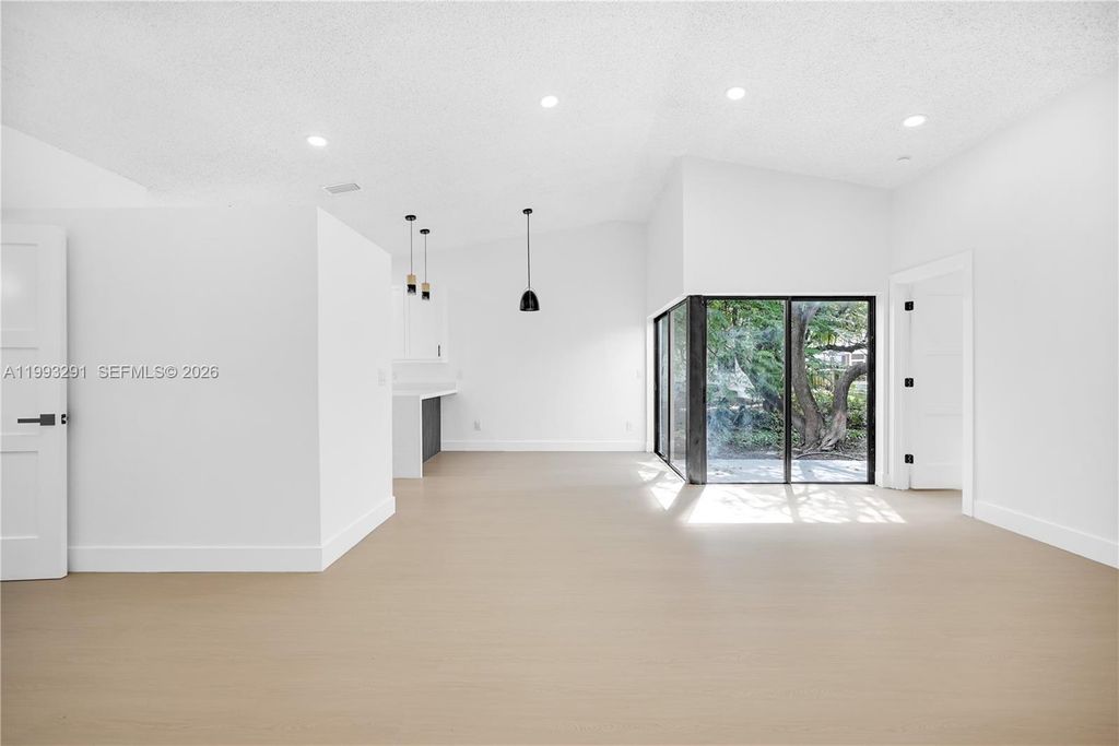 Image 24 of property listing at 13608 SW 286th Ter, Homestead, FL 33033